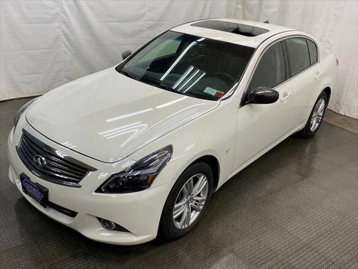 2015 INFINITI Q40 Base