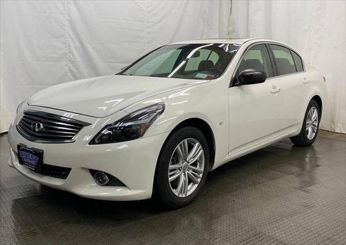 2015 INFINITI Q40 Base