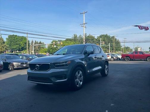 2021 Volvo XC40 T5 Momentum