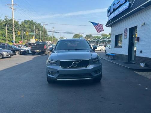 2021 Volvo XC40 T5 Momentum