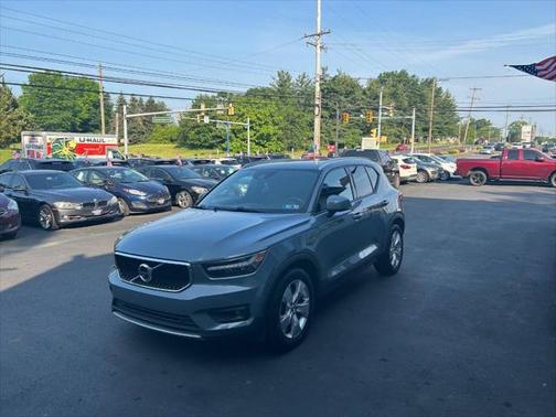2021 Volvo XC40 T5 Momentum
