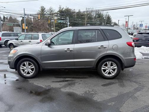 2011 Hyundai SANTA FE SE