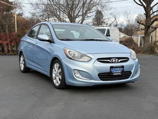 2013 Hyundai Accent SE