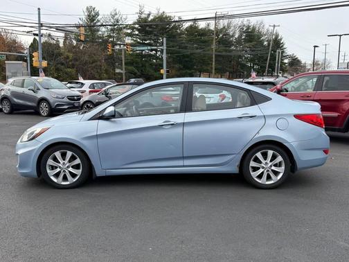 2013 Hyundai Accent SE