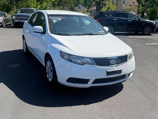 Clear White 2010 Kia Forte EX