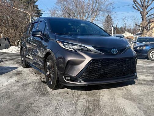 2021 Toyota Sienna XSE 7 Passenger