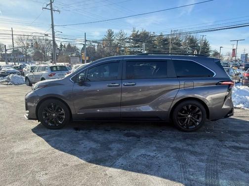 2021 Toyota Sienna XSE 7 Passenger
