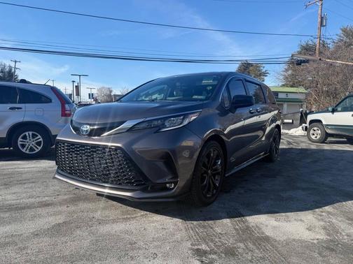 2021 Toyota Sienna XSE 7 Passenger