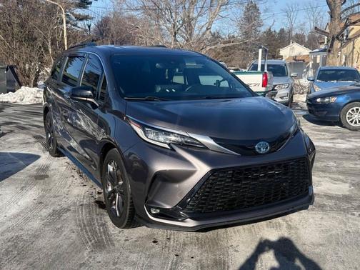 2021 Toyota Sienna XSE 7 Passenger