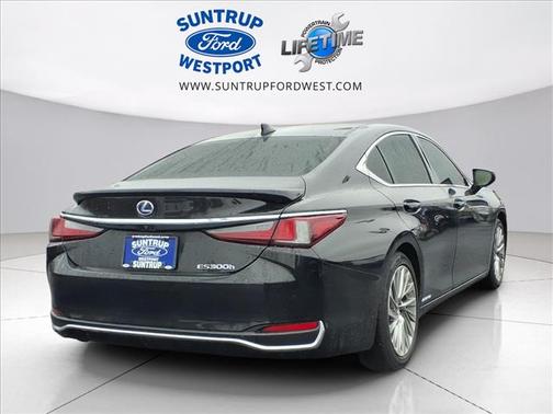 2022 Lexus ES 300h Luxury