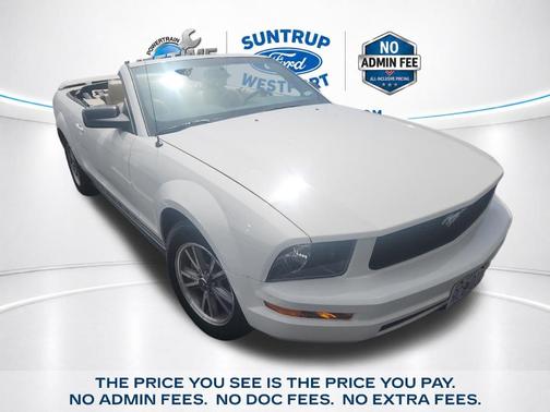 White 2005 Ford Mustang