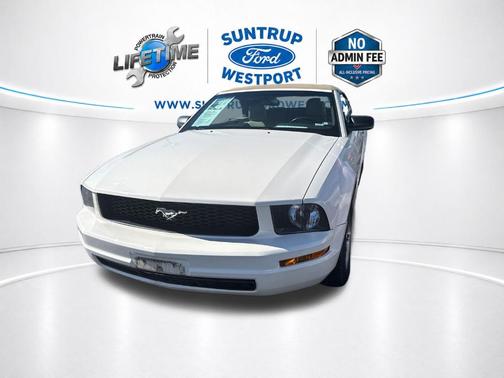 White 2005 Ford Mustang
