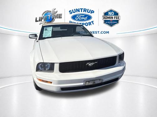 White 2005 Ford Mustang