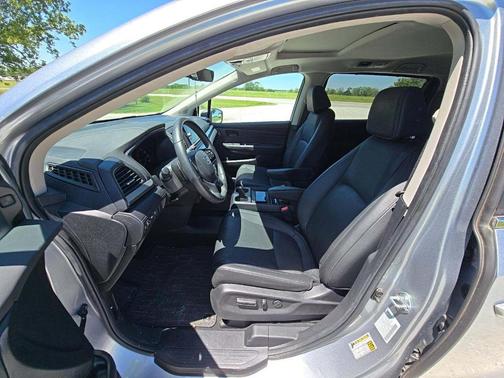 Solar Silver Metallic 2025 Honda Odyssey EX-L