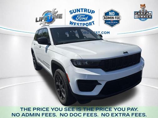 Bright White Clearcoat 2025 Jeep Grand Cherokee Laredo