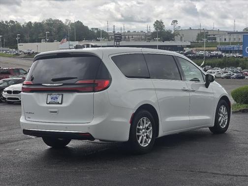 2023 Chrysler Pacifica Touring-L
