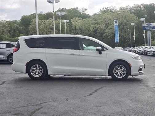 2023 Chrysler Pacifica Touring-L