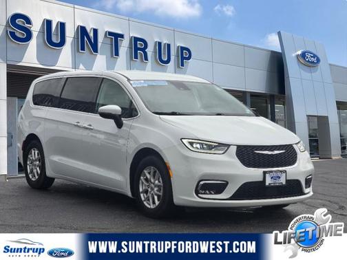 2023 Chrysler Pacifica Touring-L