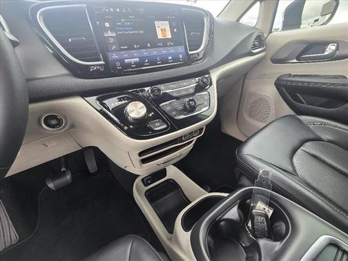 2023 Chrysler Pacifica Touring-L