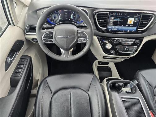 2023 Chrysler Pacifica Touring-L