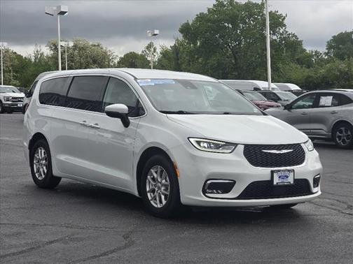 2023 Chrysler Pacifica Touring-L