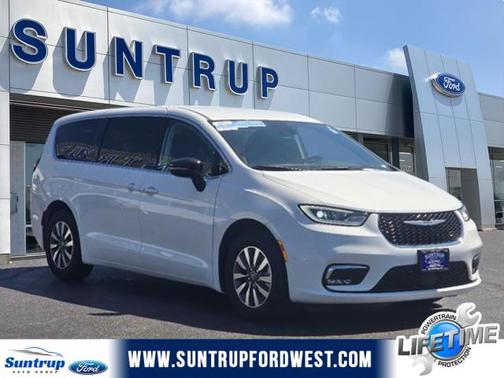 2024 Chrysler Pacifica Hybrid Select