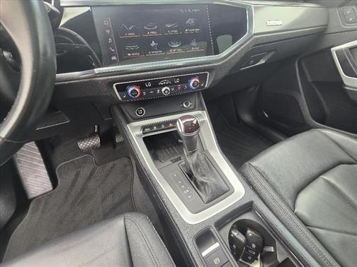 2024 Audi Q3 45 S line Premium