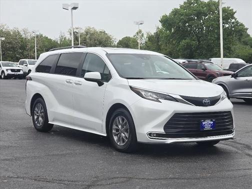 2023 Toyota Sienna XLE