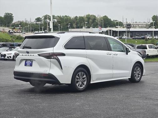 2023 Toyota Sienna XLE