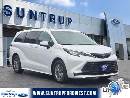 2023 Toyota Sienna XLE