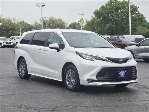 2023 Toyota Sienna XLE