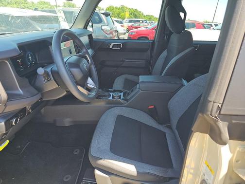 Desert Sand 2025 Ford Bronco Base