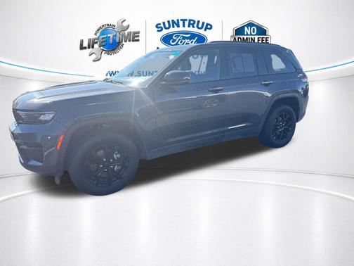 Metallic 2024 Jeep Grand Cherokee Laredo
