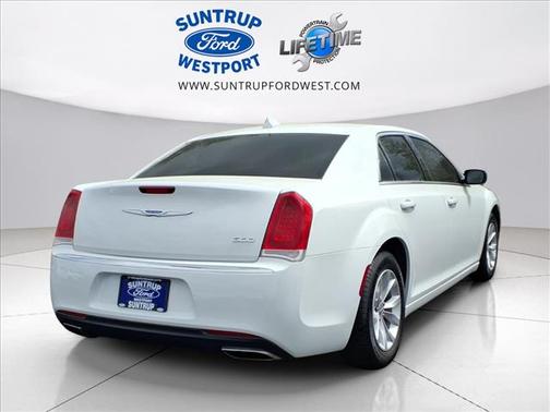 Bright White Clearcoat 2023 Chrysler 300 Touring