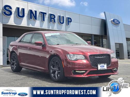 2022 Chrysler 300 Touring L