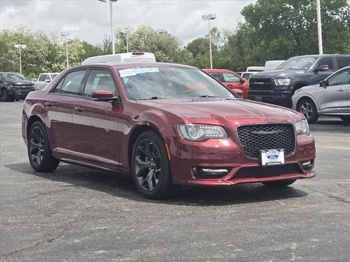 2022 Chrysler 300 Touring L