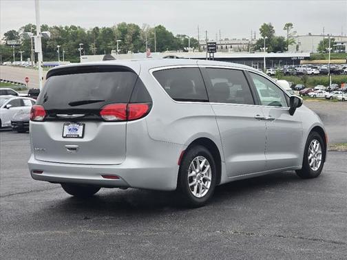 2023 Chrysler Voyager LX