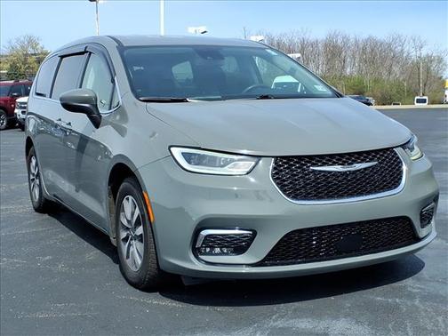 2023 Chrysler Pacifica Hybrid Touring L