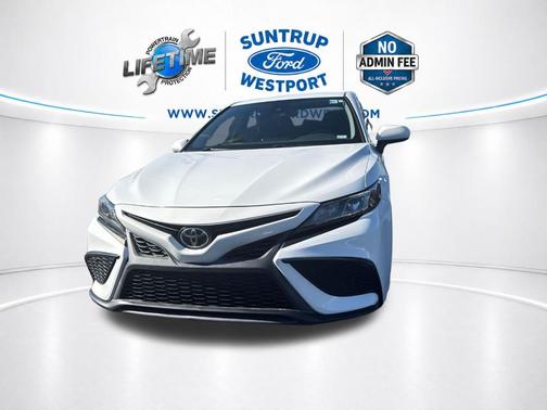 Super White 2021 Toyota Camry SE