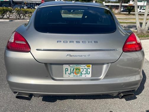 2011 Porsche Panamera 4