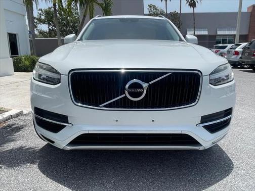 2016 Volvo XC90 T6 Momentum