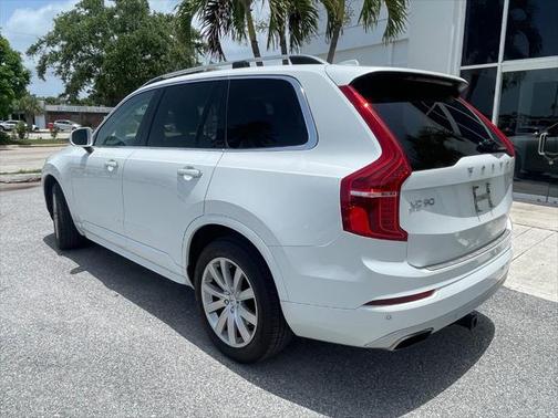 2016 Volvo XC90 T6 Momentum