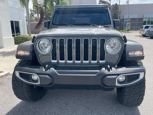 2021 Jeep Gladiator Overland