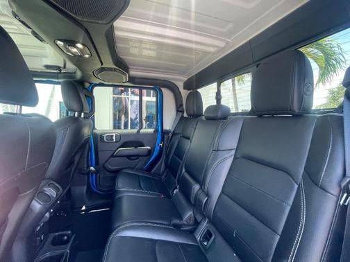 Blue 2022 Jeep Gladiator Overland