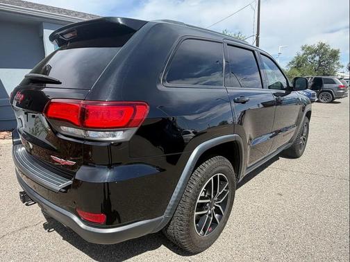 Diamond Black Crystal Pearlcoat 2019 Jeep Grand Cherokee Trailhawk