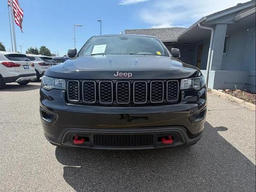 Diamond Black Crystal Pearlcoat 2019 Jeep Grand Cherokee Trailhawk