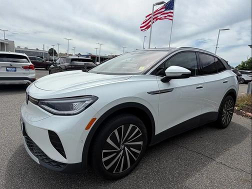 White 2023 Volkswagen ID.4 AWD Pro S Plus