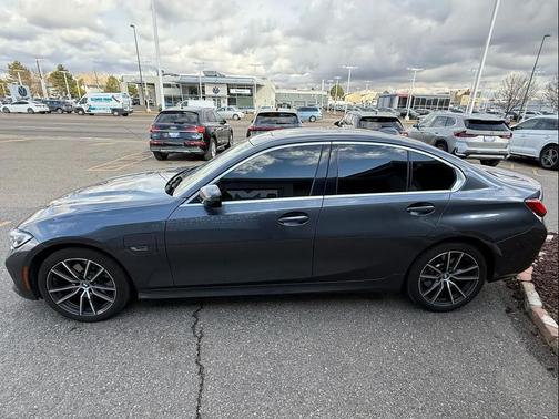 2022 BMW 330e xDrive