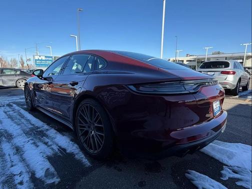 2022 Porsche Panamera 4 Platinum Edition