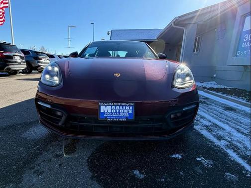 2022 Porsche Panamera 4 Platinum Edition